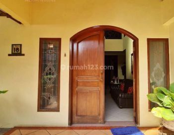 Rumah Strategis Area Bintaro Sektor 4 Tangerang Selatan