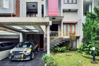 Rumah 3 Lantai Semi Furnished di Bona Vista Lebak Bulus, Jakarta