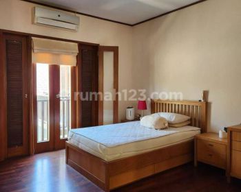 Rumah Lux 2 Lantai di Hegarsari ada kolam renang