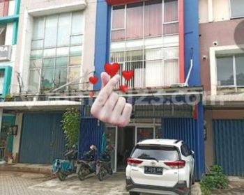 Ruko cuan 3 lantai di tengah kota Bekasi