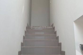 Disewakan Rumah Pik 2 Magenta Ukuran 6x15 2 Lantai Hadap Utara