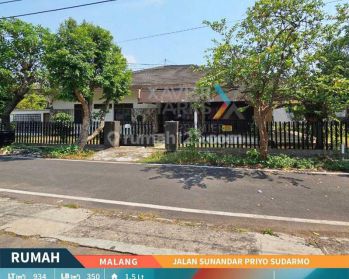 Rumah Hook Poros Jalan Sunandar Priyo Sudarmo Malang