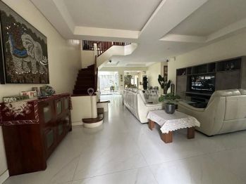 Dijual RUMAH BAGUS FULL FURNISH SIAP HUNI LOKASI STRATEGIS DI PUSAT BSD City