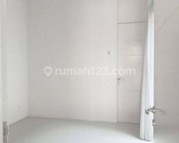 Di sewakan rumah dua lantai dalam komplek