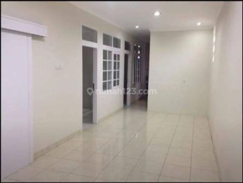 Rumah strategis di kota dekat kuliner