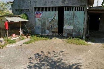 Tanah Dan Bangunan di Jln Makam Ibrahimfatah, Woltermonginsidi