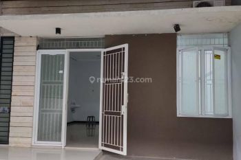 Disewakan Rumah Nyaman Cantik Terawat di Taman Kopo Indah 3