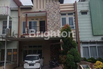 RUMAH MEWAH Belakang ISTANA gubernur