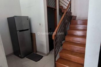 Rumah Bagus Semi Furnished Perumahan Taman Sakura