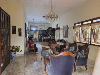 DIJUAL CEPAT Rumah Lokasi Strategis cocok untuk usaha kos atau kantor di jalan