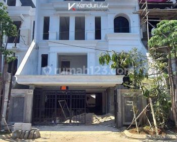 RUMAH MEWAH CLASSIC MODERN 3 LANTAI DEKAT MRT LEBAK BULUS