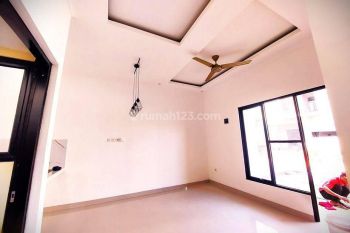 Rumah Mewah 2 Lantai Dkat Jakarta Global University Stasiun Depok