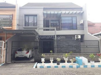 Rumah cantik 2 lantai siap huni