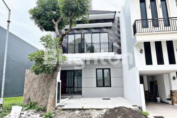 NEW Rumah Taman Mutiara Pakuwon City, Minimalis, Row Jalan Lebar