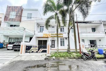 Dijual Villa Komplek Taman Malibu Indah Blok C Kondisi Siap Huni