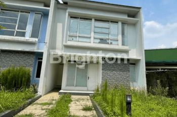 RUMAH 2 LANTAI HALAMAN LUAS CLUSTER NYAMAN DIPERUMAHAN STRATEGIS