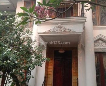 Disewakan Rumah Menteng Di Area Yang Tenang