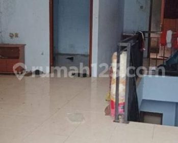 Chandra Rumah 3 Lantai Sewa Uk 4x15m Lokasi Jalan Lega di Jelambar