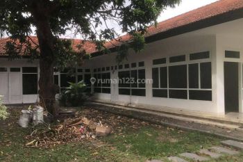 Disewakan Rumah dengan halaman luas dekat by pass Sanur Bali