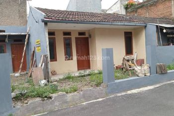 DISEWAKAN RUMAH KECIL SIAP HUNI RENOV