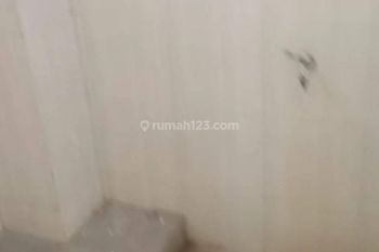 Rumah 3 lantai bagus rapi di duta garden