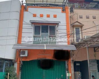 Disewakan Ruko 3 Lantai Ex. Salon, Daerah perkantoran pertokoan, Bebas Banjir,