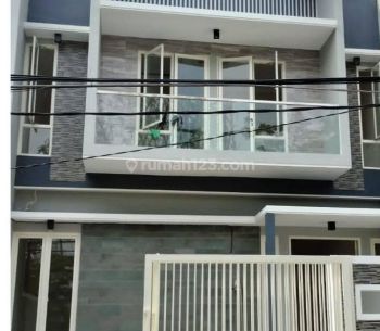 Rumah 2 Lantai Gress Scandinavian Manyar Raya Tirtomoyo