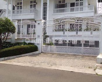 Disewakan rumah mewah 2 Lantai di Pondok indah