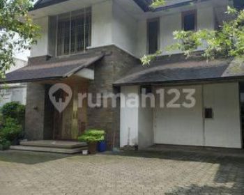 Rumah 2 Lantai Hawa Sejuk di Mainroad Setiabudi Bandung