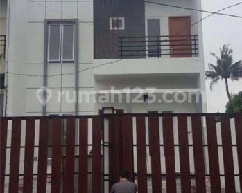 Rumah Unfurnished Baru SHM 2 Lantai Di Kebayoran Lama Dekat Tanah Kusir, Arteri
