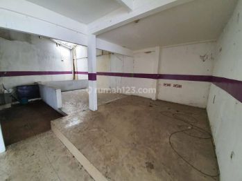 Dijual Ruko Luas 2 Lantai Strategis di Mainroad Surapati