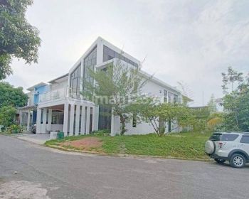 Dijual murah  rumah hook 2 ½ Lantai Di Beverly  Batam center