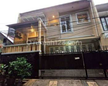 Di Jual Rumah Depan Taman di Tebet Barat Jakarta Selatan