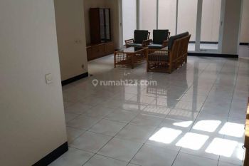 Rumah nyaman di komplek Mekarwangi jalan Moch. Toha