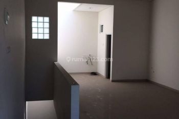 Disewakan Ruko 2 Lantai Bagus di Mainroad Mekarwangi