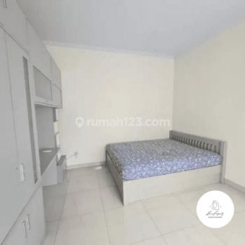 Sewa Rumah Minimalis Modern 3 Lantai Full Furnish Kolam Renang