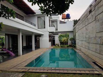 Rumah Dijual Siap Huni Di Taman Wijaya Kusuma Cilandak Fasilitas Private Pool