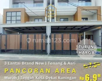 Turun Harga! Rumah Mewah 3 Lantai Siap Huni Harga Miring