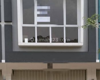 Ruko 2 Lantai Cocok Untuk Buka Usaha di Tera Damai 13274 Sri