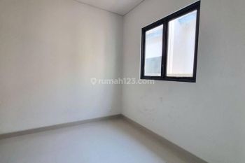 Di Jual Rumah Baru 2 Lantai, 3 KT, Selatan, Vanya Park, BSD City
