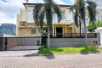Rumah di Graha Family, Surabaya