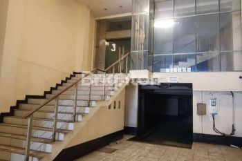 Gedung Kantor 4 Lantai Extra Luas Cocok Untuk Bank Di Pusat Kota Bandung