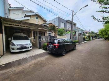Rumah Bagus Siap Huni di Mertilang, Bintaro Jaya Sektor 9 Tangerang Selatan