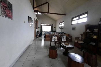 Dijual rumah dipinggir jalan raya Semi Furnished