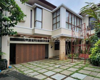 Rumah Ampera Kemang jaksel dalam townhouse lokasi strategis