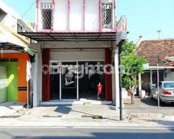 RUMAH TINGKAT DI LOKASI PERDAGANGAN