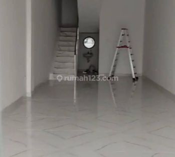 Disewakan Ruko Gandeng Baru 3 Lantai di Daerah Cempaka Putih