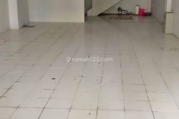 Ruko Baru Renovasi 2 Lantai di Taman Palem Lestari, 5x15m²