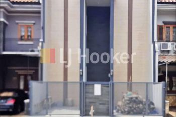 Rumah Pelangi Hijau Gading Residence Kelapa Gading, Jakarta Utara