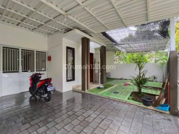 Rumah Cantik Bagus Banyak Ruangan di Jatiwaringin SHM
